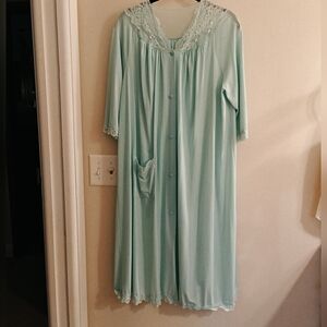 Classic Shadowline Robe, Size M